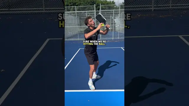 How to hit an overhead smash in pickleball! 💥🔨 #pickleballtips #pickleball