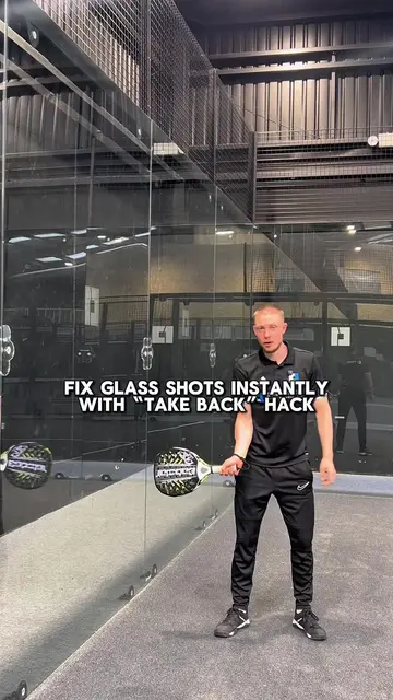 Padel Glass Shot Technique: How to Use the Wall Correctly