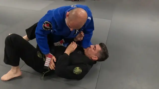 Cross collar choke from knee on belly