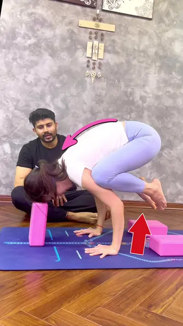 Bakāsana (Crow Pose) for Beginners – Step by Step by @YOGA.UNIVERSE ..#crowpose #creatorsearchinsights #crowposeyoga #crowposeyogachallenge #bakasana