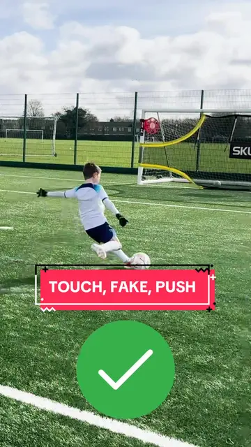 Football Skill: The Touch, Fake, Push to Turn a Defender