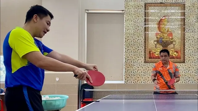 Ti Long corrects errors and improves the technique of Forehand Topspin against backspin for students