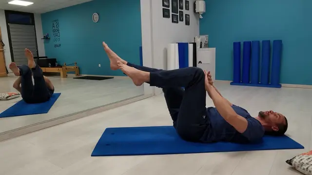 🦋 Pilates, the single leg stretch, beginner level 🔥