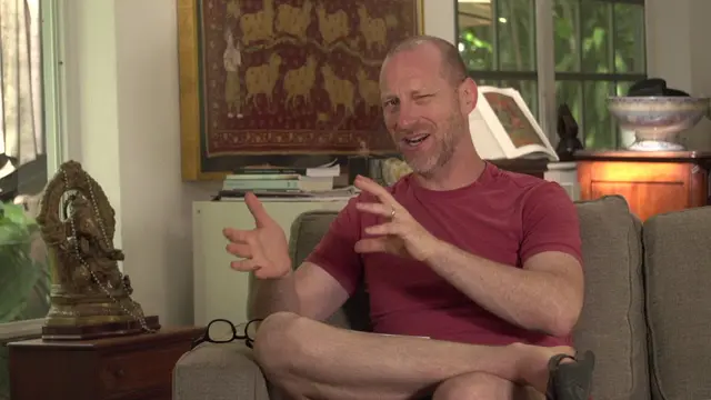 What is the right alignment in triangle pose?