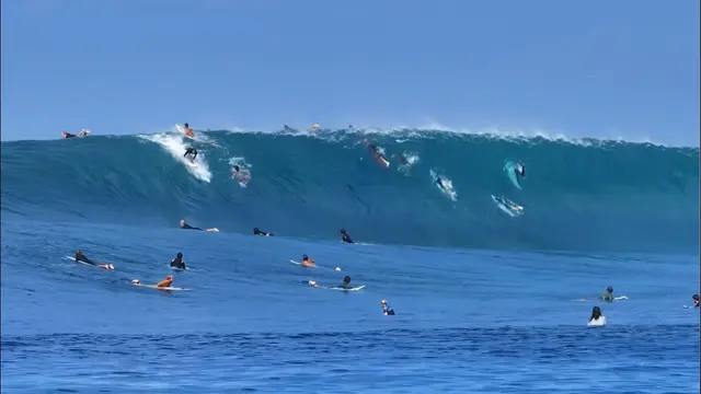 HOW TO CATCH MORE WAVES IN CROWDED SURF LINEUPS