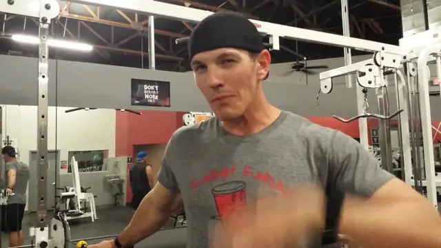 The cable core press | Pallof press with Patrick Thomas