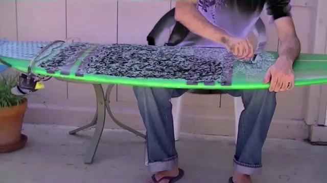 How To Wax Your Surfboard 2014 - Learn how to wax a surfboard