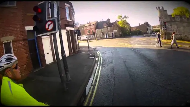 Urban Cycling Guide - Queuing Traffic 1
