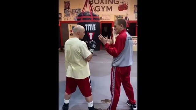 Southpaw vs Orthodox! Pin The High Guard To Stop The Hook While Pivoting To Avoid The Right Hand!