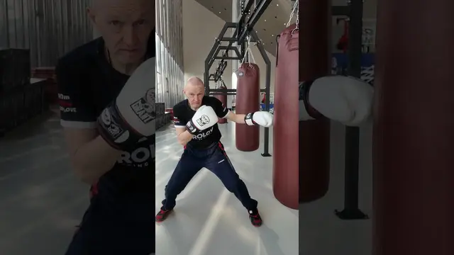 A LEFT TO THE BODY, set up with a feint #boxing #soviet