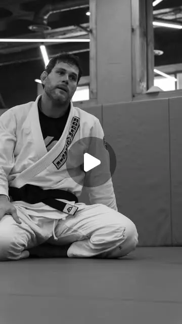 Open guard with @rogergracie - Instagram