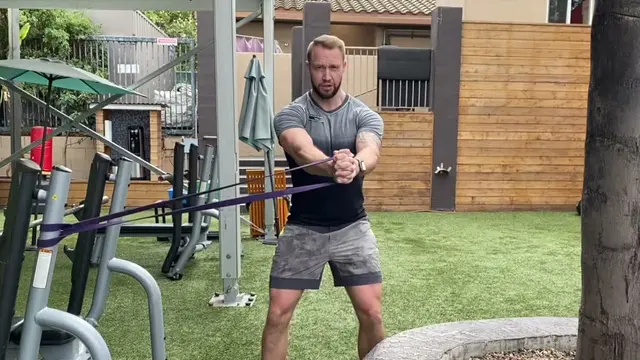 How to do a Pallof Press