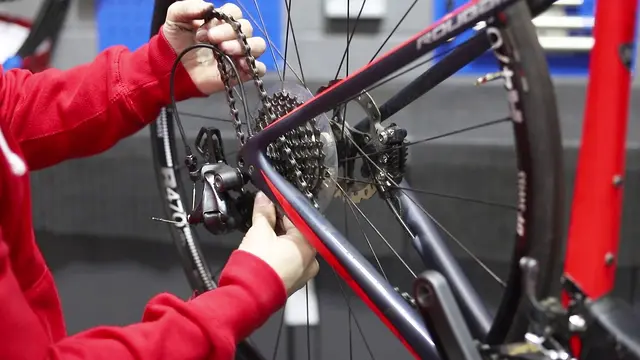 The Correct Way To Route Your Bike Chain | Tech Tip | Tredz Bikes