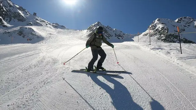 Negotiating Off Piste Entrances - Side Slipping