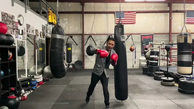 RIGHT KNEE COLLAPSE During Left Hook - boxing punch technique